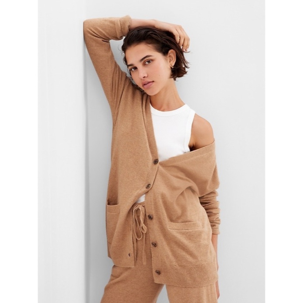 Gap CashSoft Boyfriend Cardigan in Camel Heather Tan